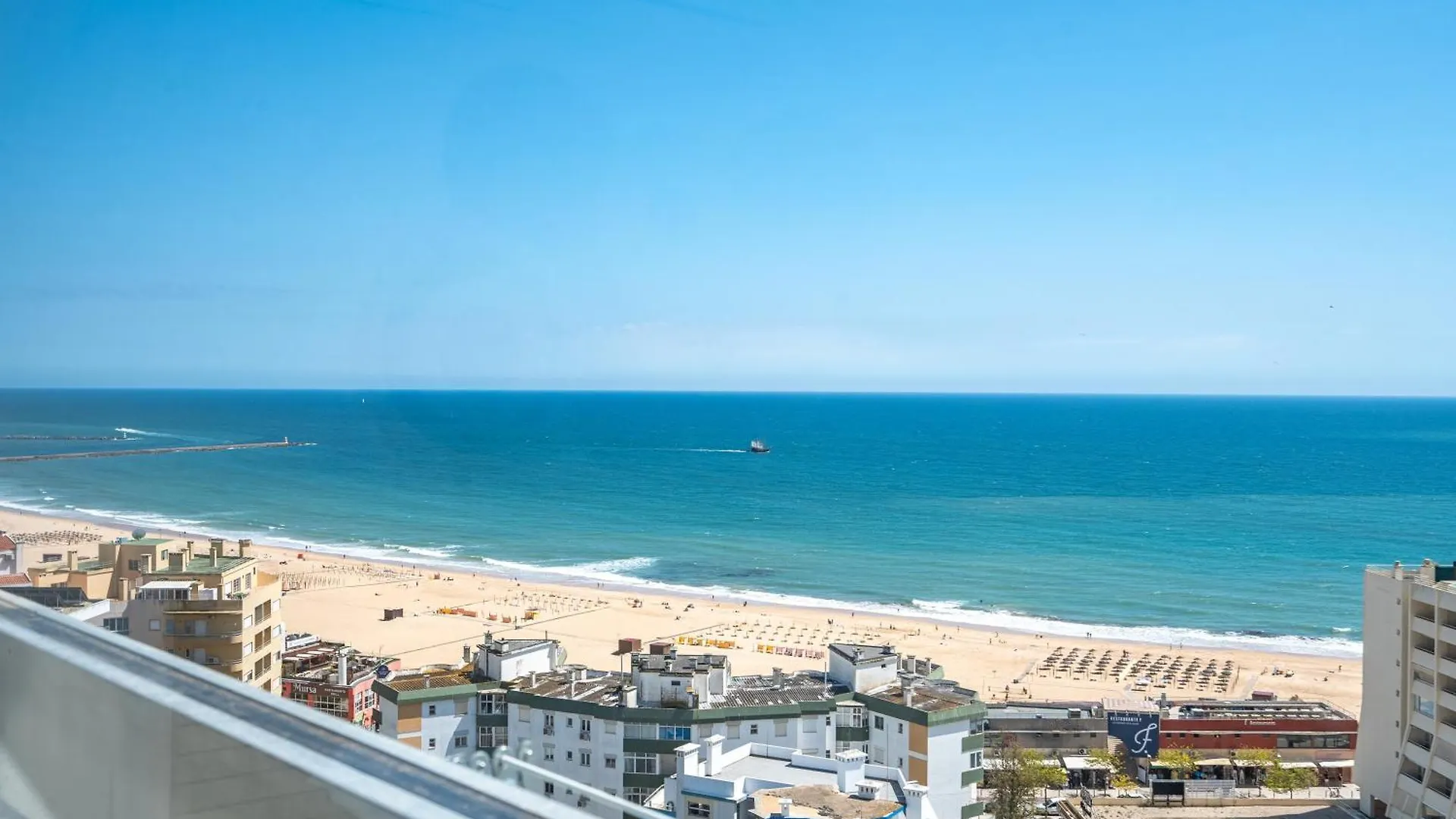 Modern Beach Apartment Portimão