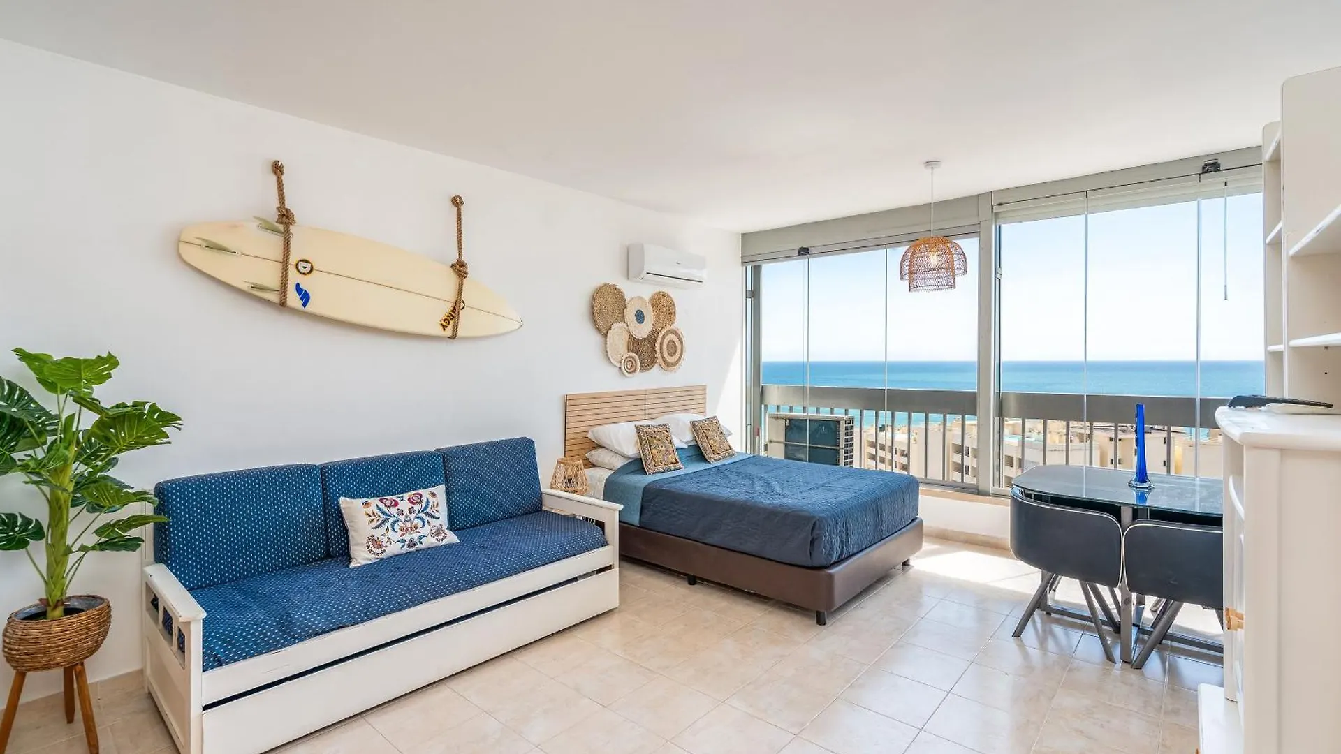 Modern Beach Apartment Portimão
